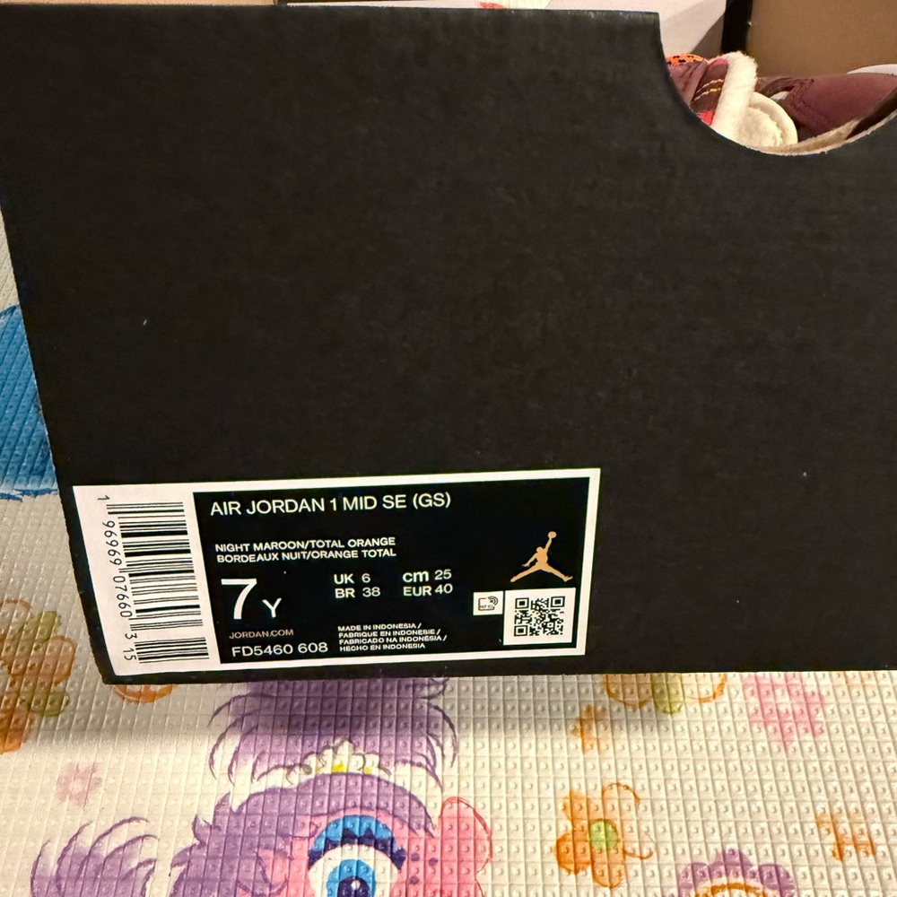 Jordan Air 1 Mid SE (GS) in Night Maroon and Total Orange - Picture 6 of 6